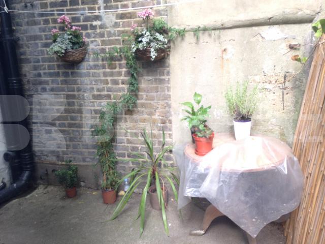 			LET, Studio Apartment, 1 bath, 1 reception Studio			 Trebovir Road, Earls Court